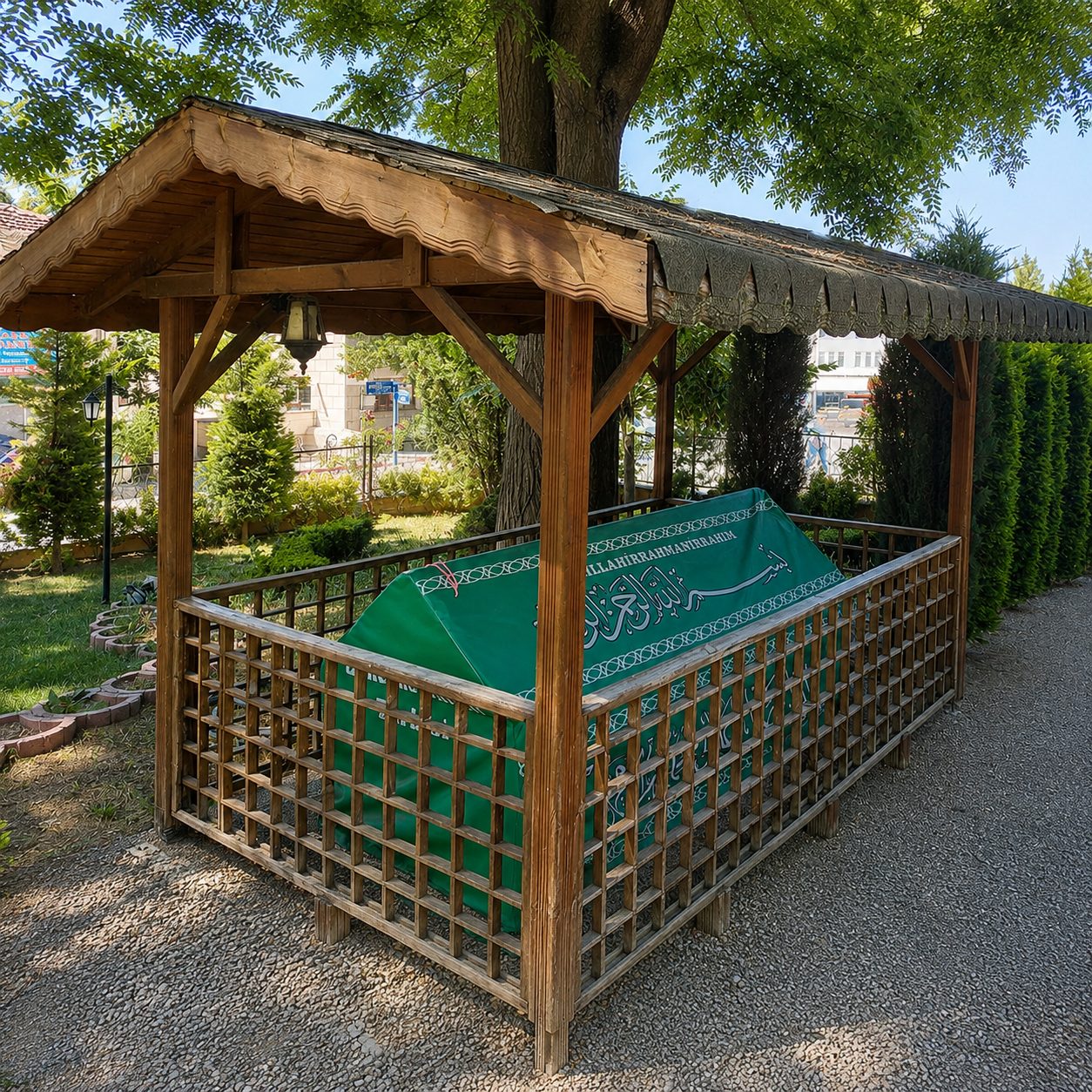 Cimcime Termal Hotel — bahçe ve kameriye