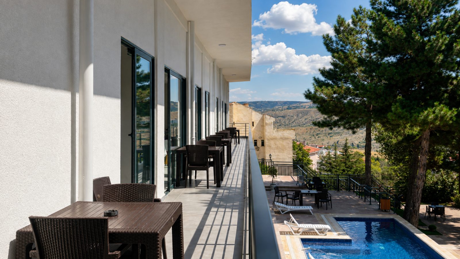 Cimcime Termal Hotel — teras oturma alanı
