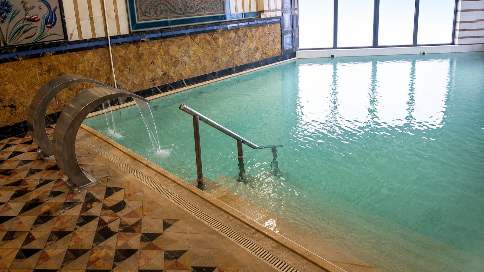 Ürofiz Termal Otel — kapalı termal havuz