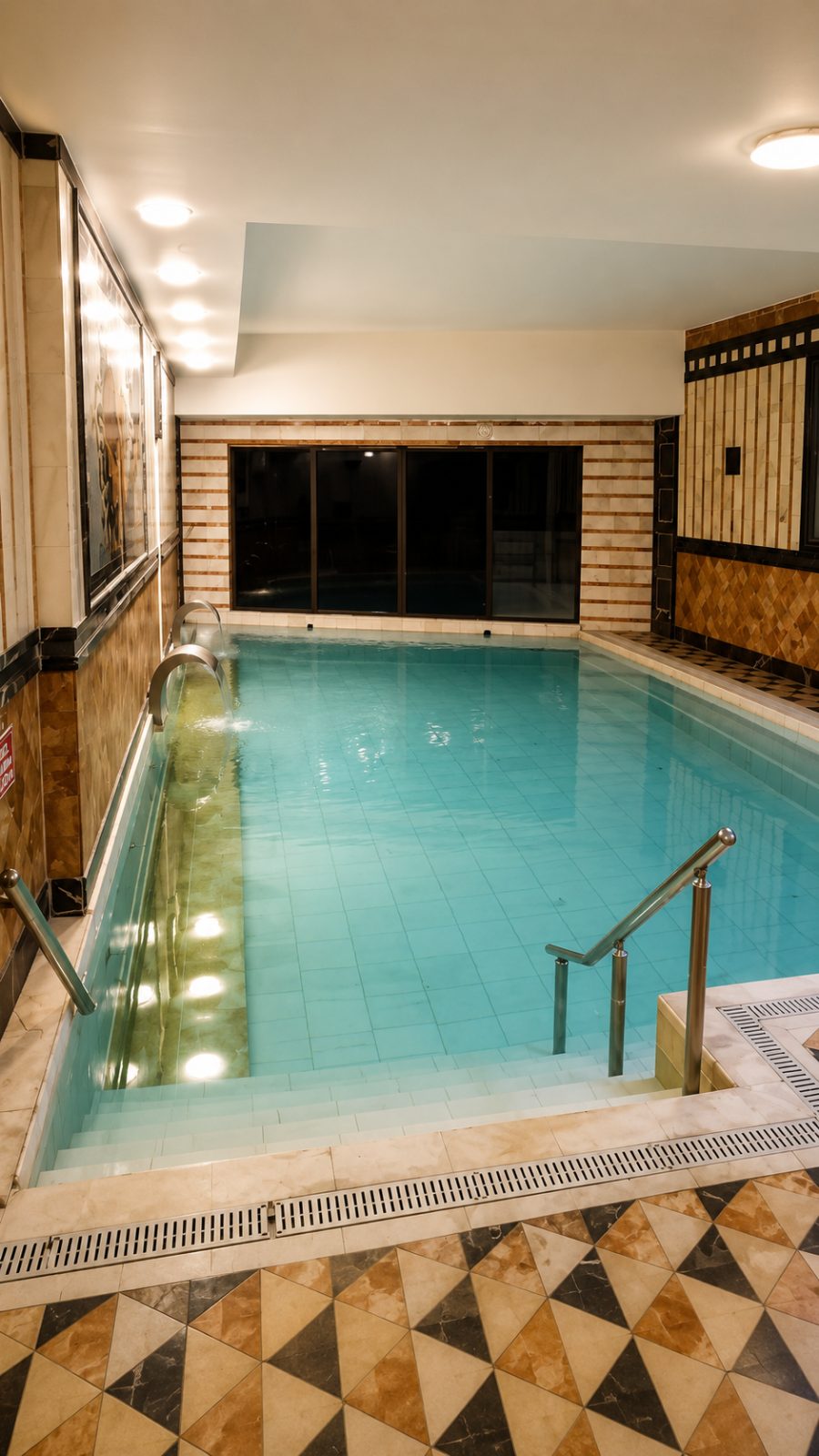 Ürofiz Termal Otel — kapalı termal havuz